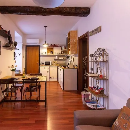 Piazza Volta Apartment